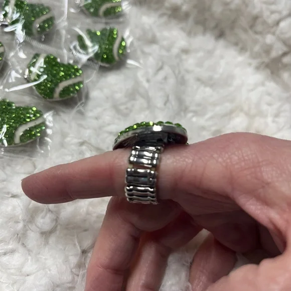 Rings NWT heart shape pack of 12, sold As Is, green rhinestones, Resell! - Picture 4 of 7